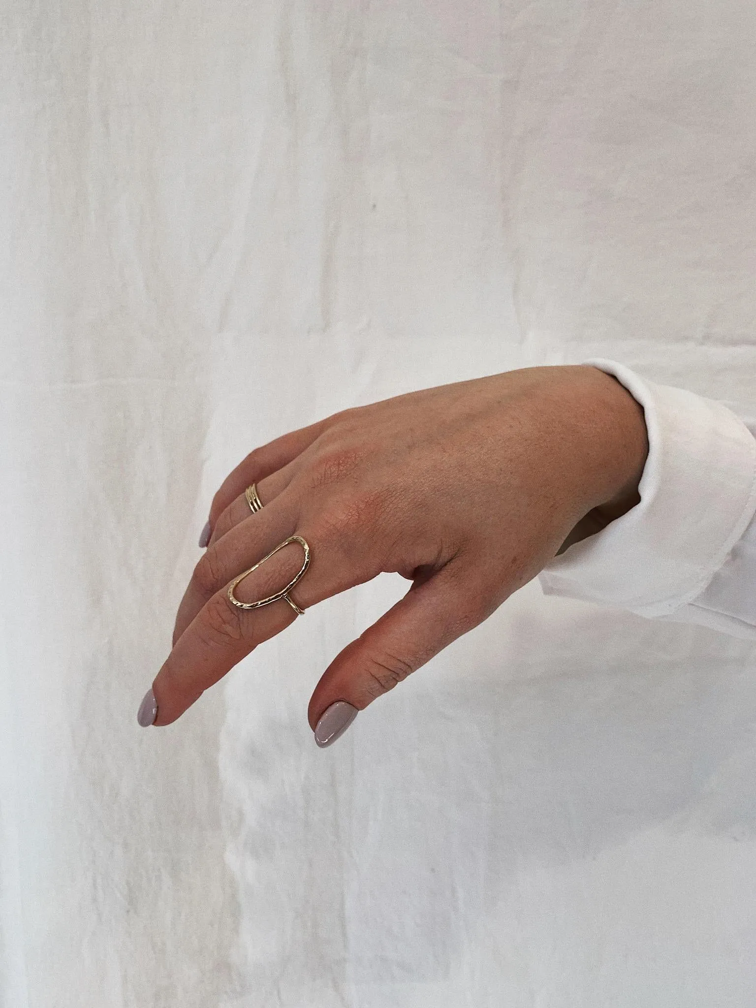 9kt Gold Superfine Hammered Oval Ring